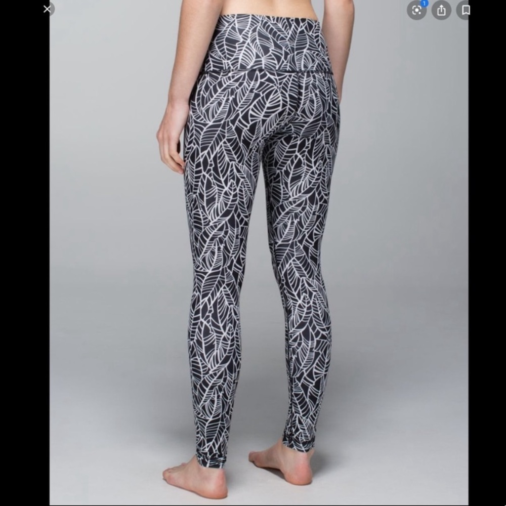 Lululemon size 6 luxtreme Wunder Unders